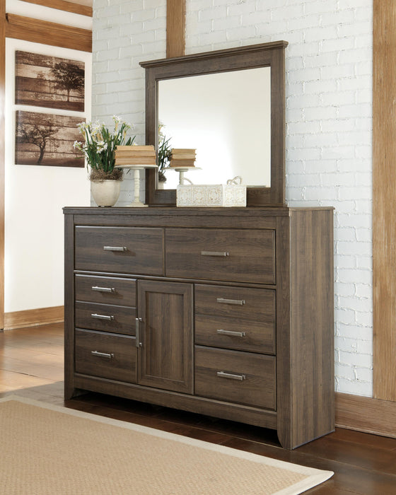 Juararo Queen Poster Bed with Mirrored Dresser