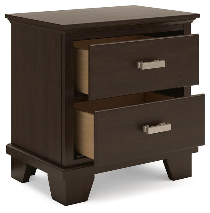Covetown California King Panel Bed with Mirrored Dresser and Nightstand