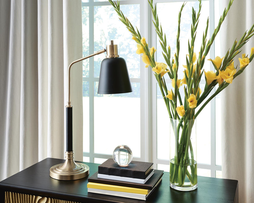Clairwell Metal Desk Lamp (1/CN)